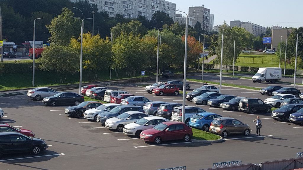 12 августа 2019 года. Заканчивается благоустройство парковки автомобилей на Чертановской улице. Фото: