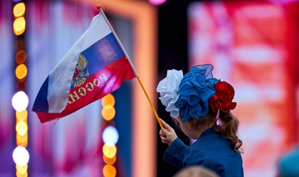 Полотно из двух тысяч флагов и звезды эстрады: как в Москве отметят День российского триколора. Фото: сайт мэра Москвы