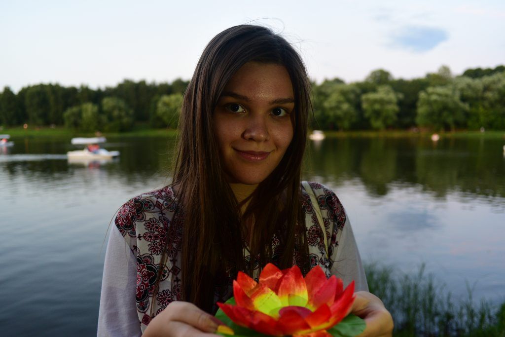 28 июля 2019 года. Участница фестиваля водных фонариков Анна Бунина. Фото: Пелагия Замятина