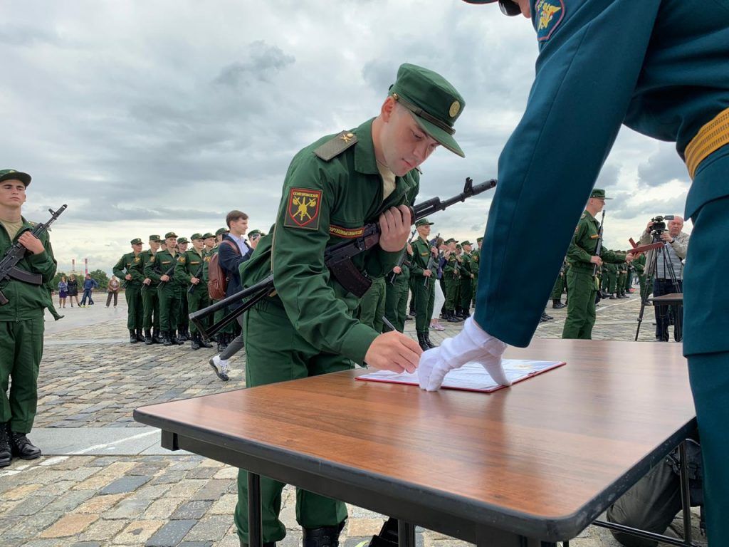 Новобранцы Семеновского полка приняли присягу в столице. Фото: Мария Карташова