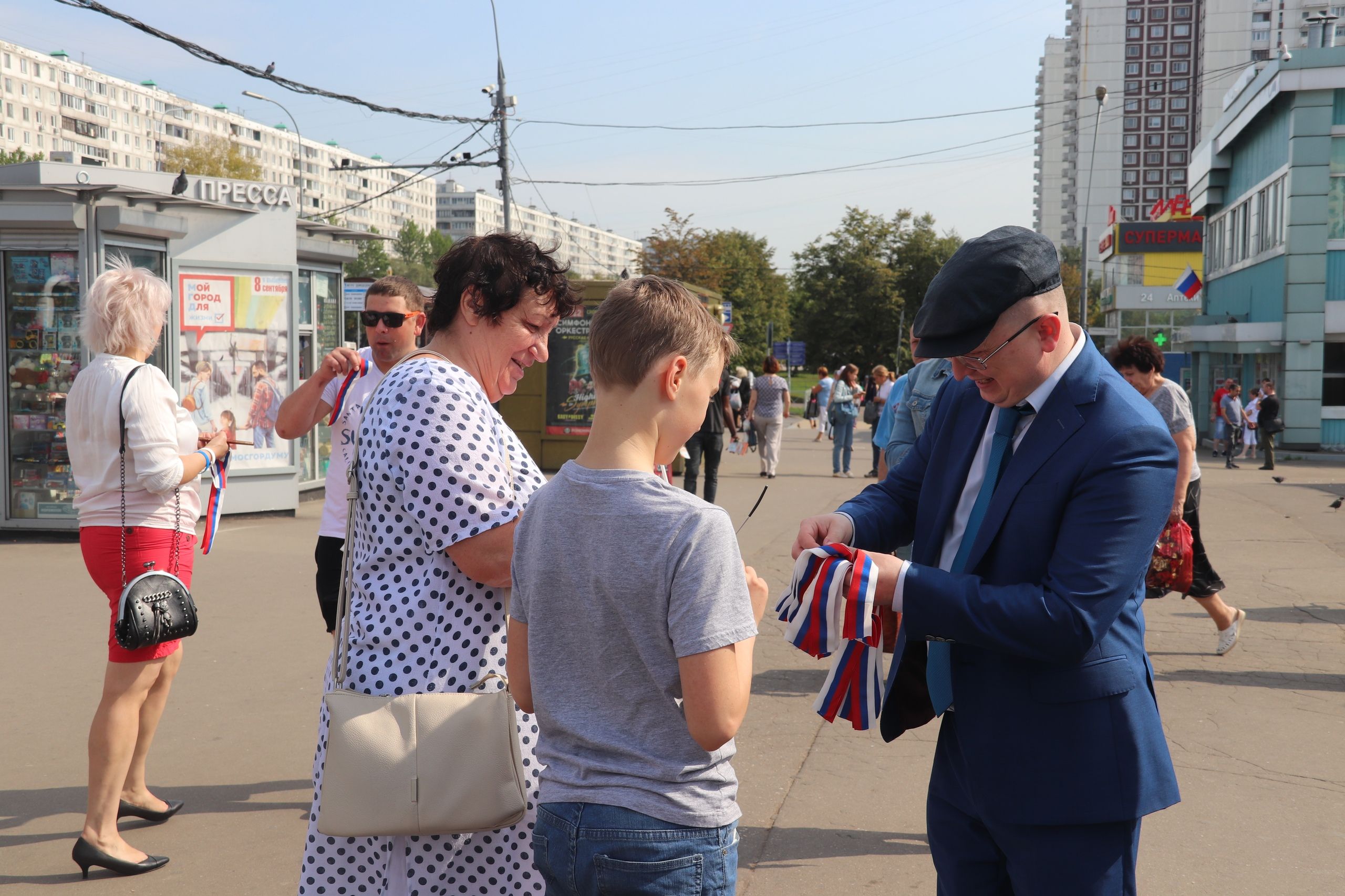 Жителям Орехова-Борисова Южного вручили символы России