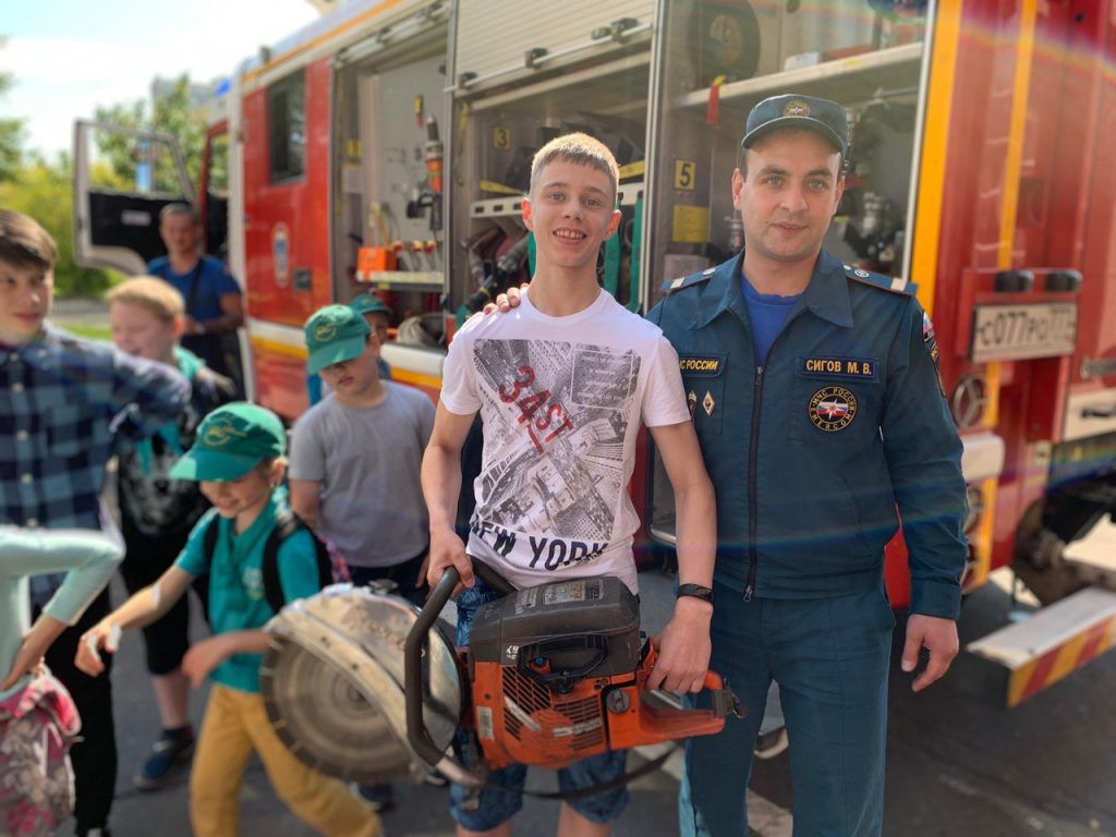 Пожарные юга рассказали детям о безопасном использовании электрических бытовых приборов. Фото: пресс-служба Управления по ЮАО Главного управления МЧС России по Москве Пожарные юга рассказали детям о безопасном использовании электрических приборов. Фото: пресс-служба Управления по ЮАО Главного управления МЧС России по Москве