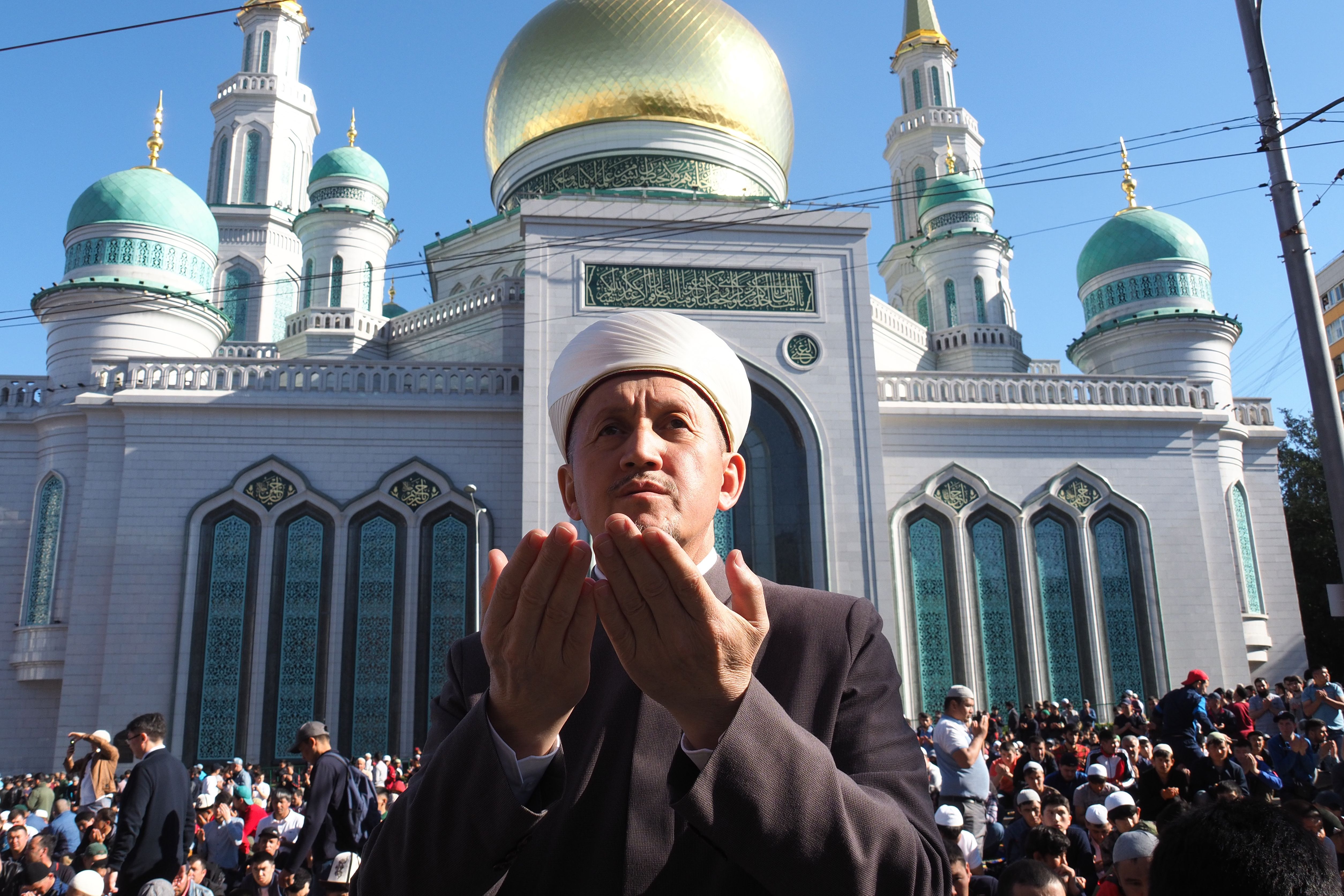 Намаз в честь Курбан-байрама на площадках в Москве совершили 240 тыс мусульман