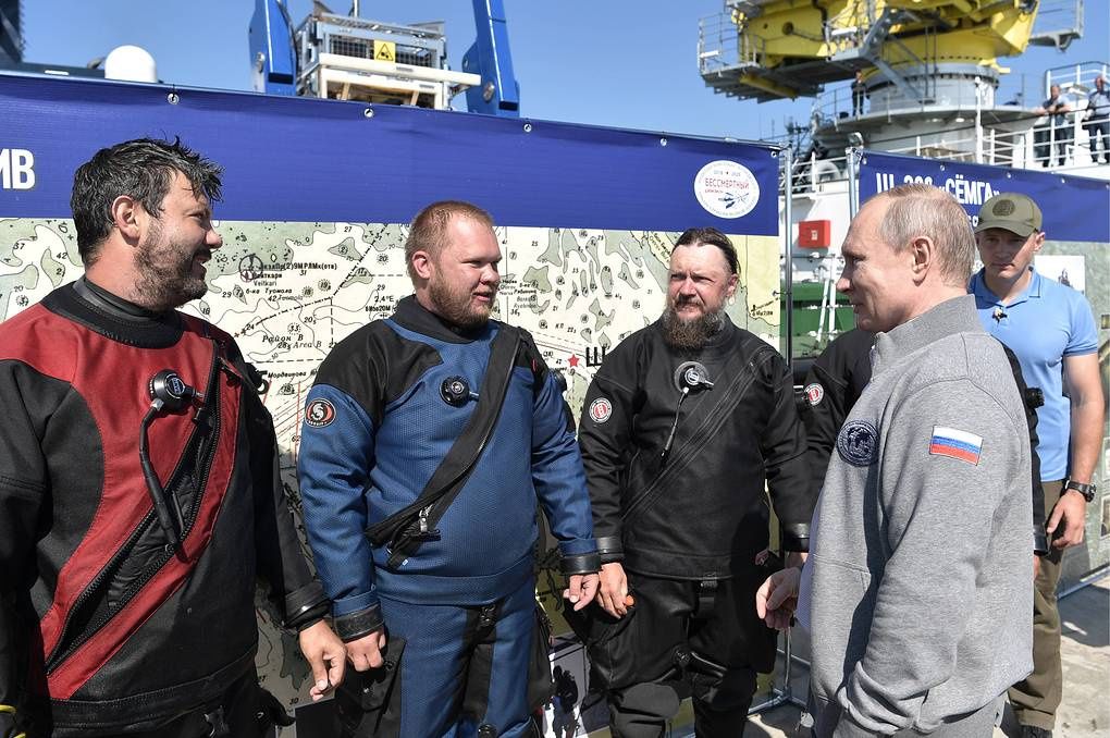 27 июля 2019 года экспедицию проекта «Поклон кораблям Великой Победы» посетил президент России Владимир Путин (4). Он погрузился в батискафе на дно Финского залива и осмотрел затонувшую подлодку Щ-308 «Семга». На фото: подлодка Щ-308 в 1933 году. Фото: Алексей Никольский, пресс-служба Президента РФ/ТАСС