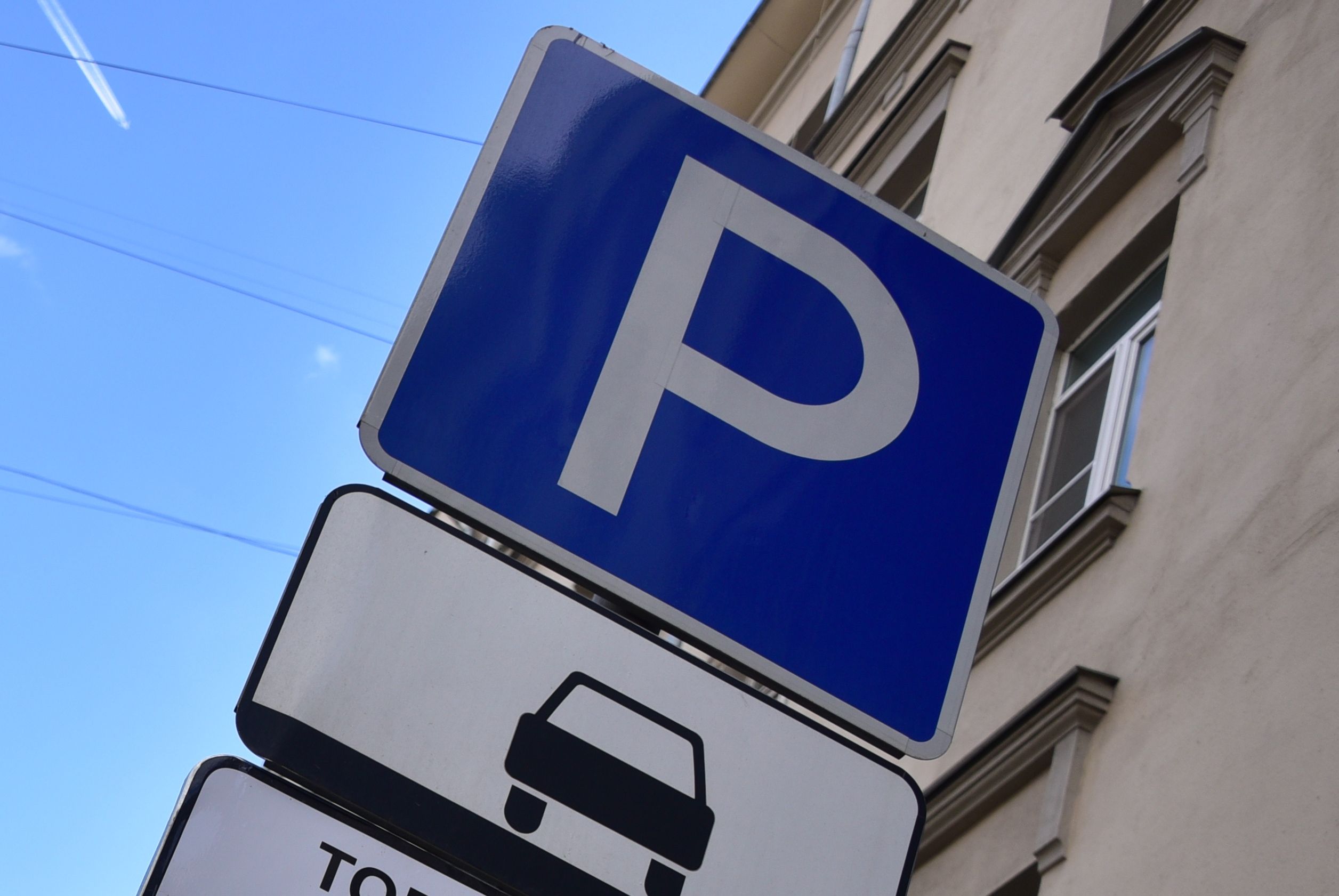 Москва получила более 40 парковочных мест благодаря одностороннему движению на Каштановой аллее