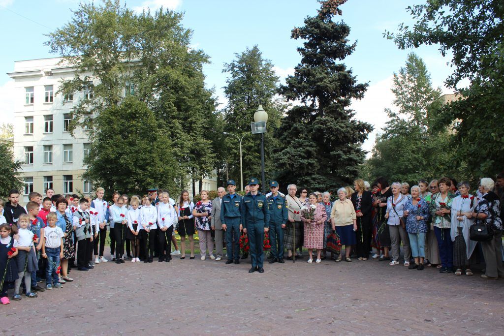 Жители Южного округа почтили память погибших людей в террористических актах. Фото предоставил сотрудник отдела по работе с НКО в ЮАО ГБУ «Московский дом общественных организаций»