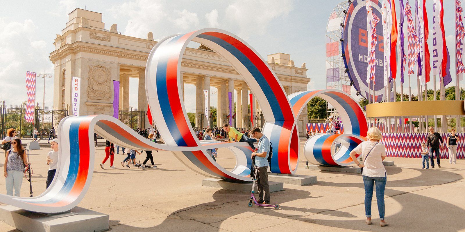Гостями праздничных площадок Дня города уже стали 1,7 млн человек. Фото: сайт мэра Москвы