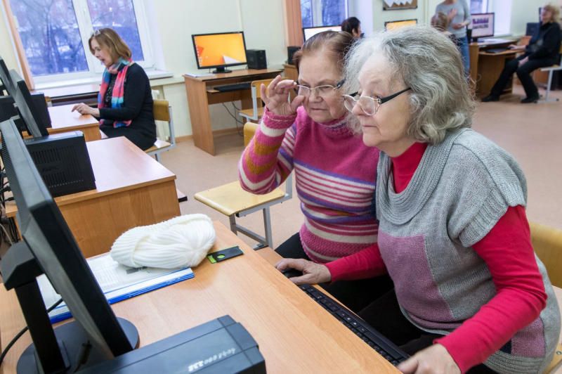 Курсы по компьютерной грамотности посетили участники «Московского долголетия»