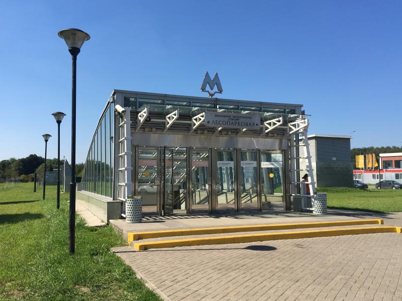 Новый вестибюль появится на станции метро «Лесопарковая»