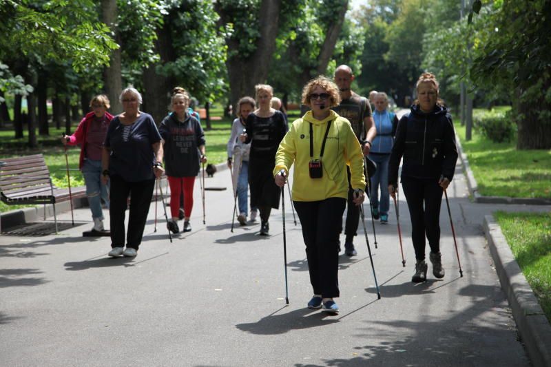 Скандинавская ходьба укрепляет здоровье