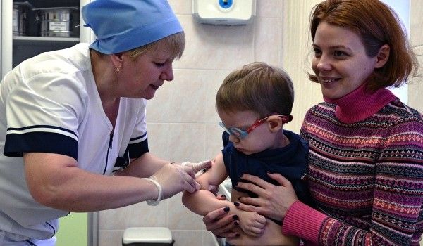 Депобр пояснил предложения ограничить прием в школы детей без прививок