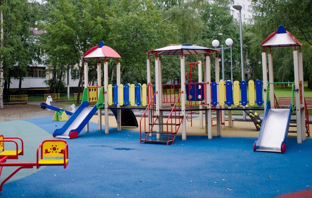 Восемь дворов в Донском районе благоустроили на средства от платных парковок. Фото: сайт мэра Москвы Восемь дворов в Донском районе благоустроили на средства от платных парковок. Фото: сайт мэра Москвы