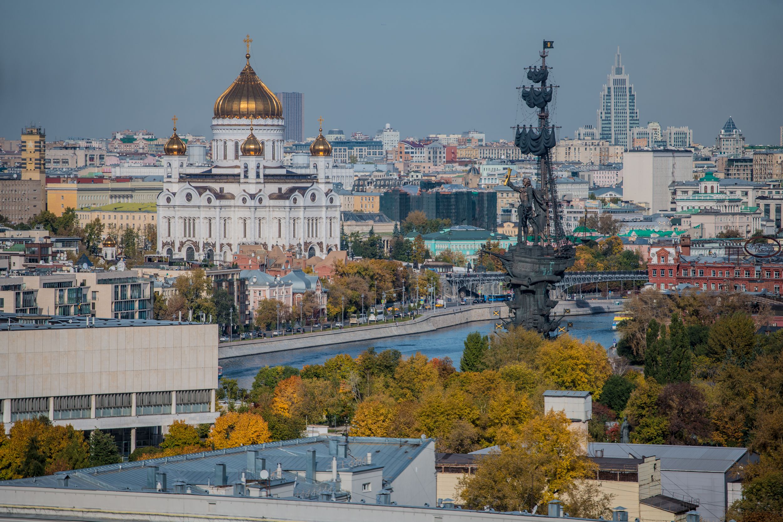 Парк «Музеон» представил фотовыставку работ участников проекта «Узнай Москву»