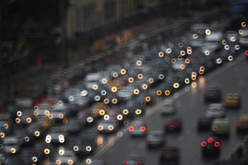 На дорогах повышается вероятность ДТП. Фото: Александр Кожохин