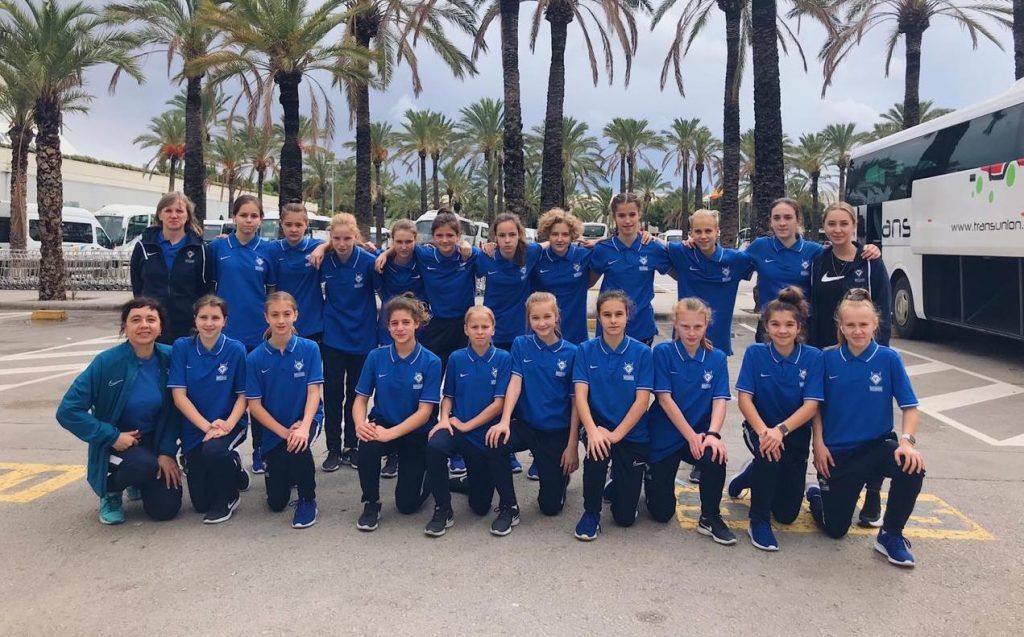 Воспитанницы футбольного клуба «Чертаново» взяли серебро в турнире на Мальорке. Фото предоставили сотрудники пресс-службы футбольного клуба «Чертаново»