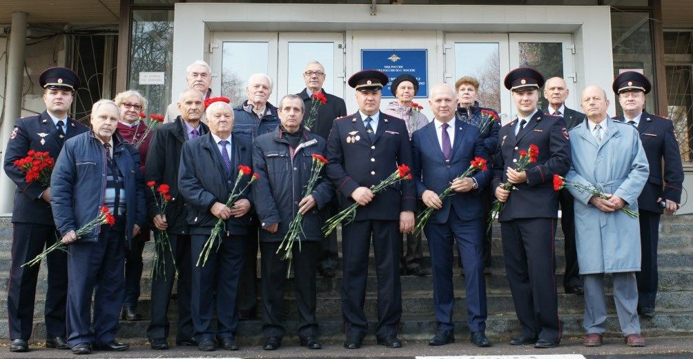 Начальник УВД по ЮАО полковник полиции Дмитрий Рябов провел встречу с ветеранами органов внутренних дел