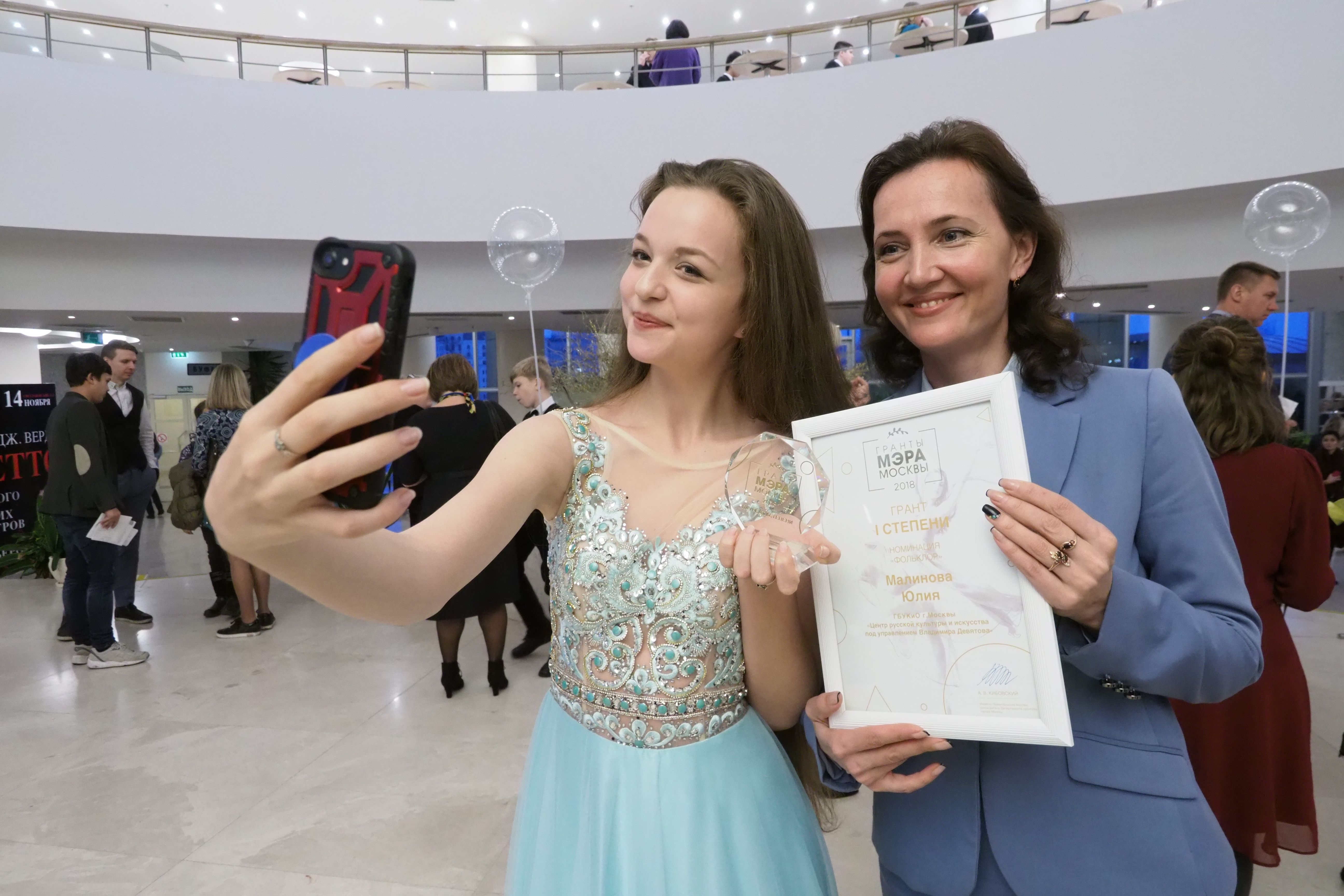 Столичные школьники стали лауреатами премии мэра Москвы. Фото: архив, «Вечерняя Москва» Столичные школьники стали лауреатами премии мэра Москвы. Фото: архив, «Вечерняя Москва»