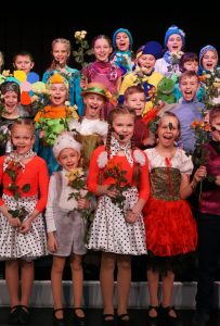 Выступление воспитанников школы искусств «Родник» на одном из московских фестивалей. Фото предоставила режиссер школы искусств «Родник» Марина Жукова