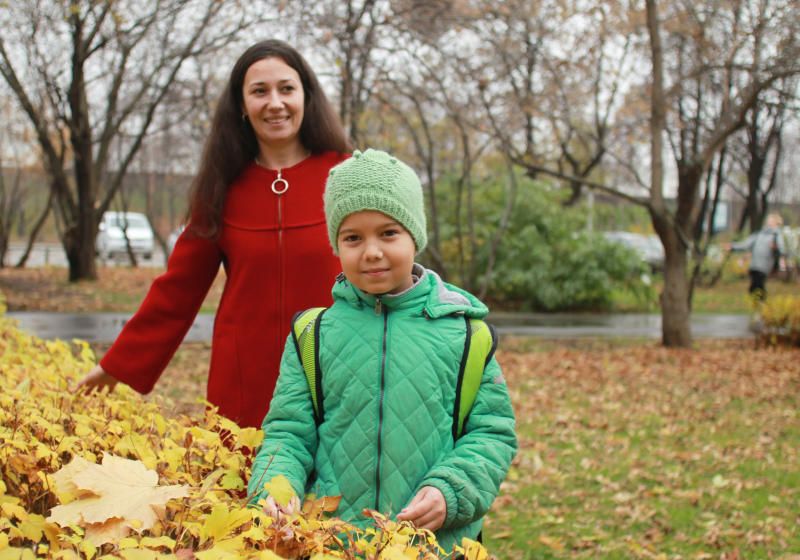 Школьники Москвы получили светоотражающие брелоки