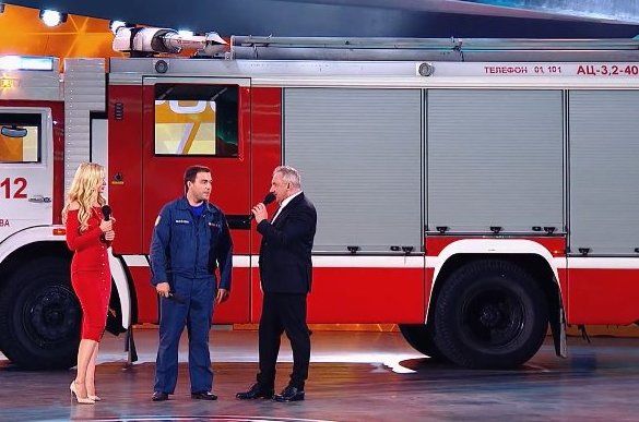 Пожарный Константин Иванов прошел в полуфинал шоу талантов «Россия рулит!»