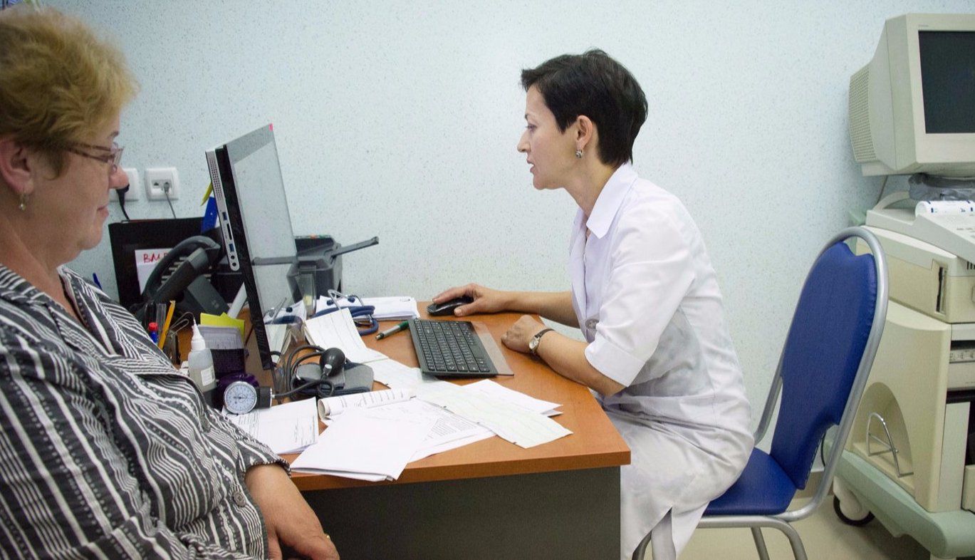 В поликлиники Москвы приняты на работу свыше 160 врачей различных специальностей