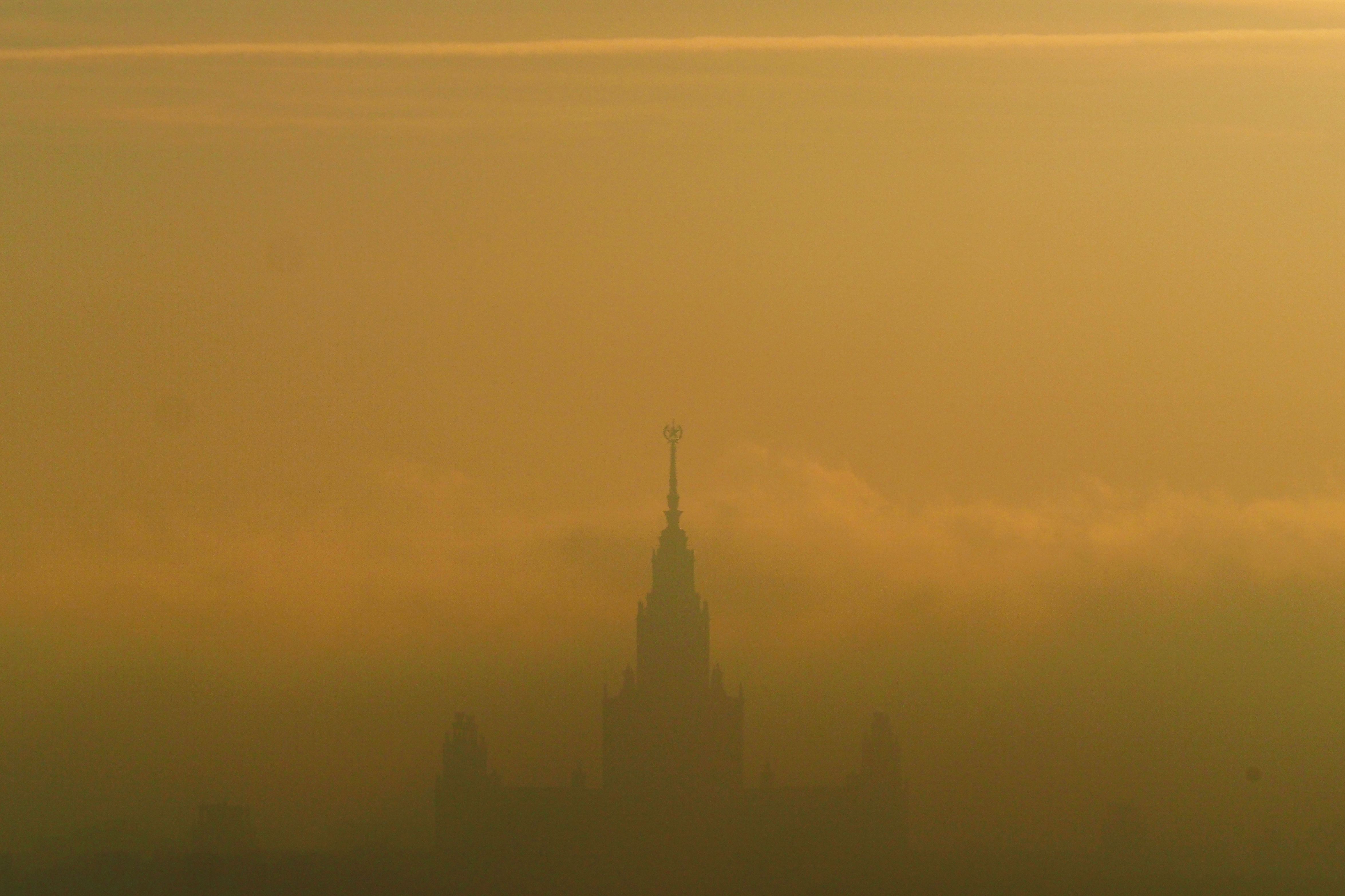 Гидрометцентр напугал москвичей «желтым» уровнем опасности из-за тумана