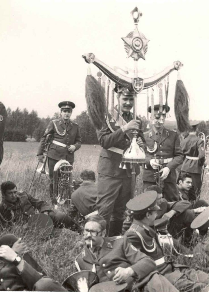 1979 год. Дмитрий Турусин выступает вместе с оркестром на Бородинском поле. Фото из личного архива 1979 год. Дмитрий Турусин выступает вместе с оркестром на Бородинском поле. Фото из личного архива