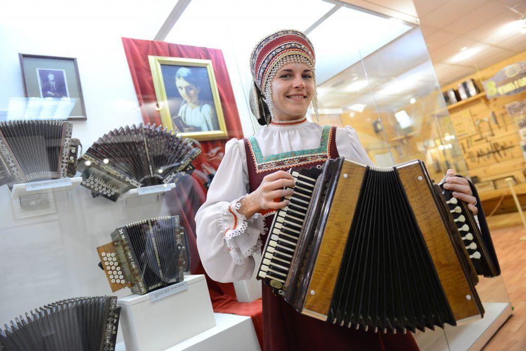 Гусли и баяны: юные музыканты юга сыграют на народных инструментах. Фото: архив, «Вечерняя Москва»