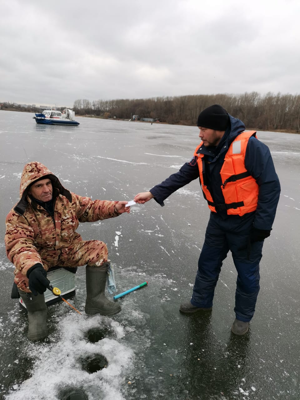 Водные спасатели предупреждают об опасности на воде