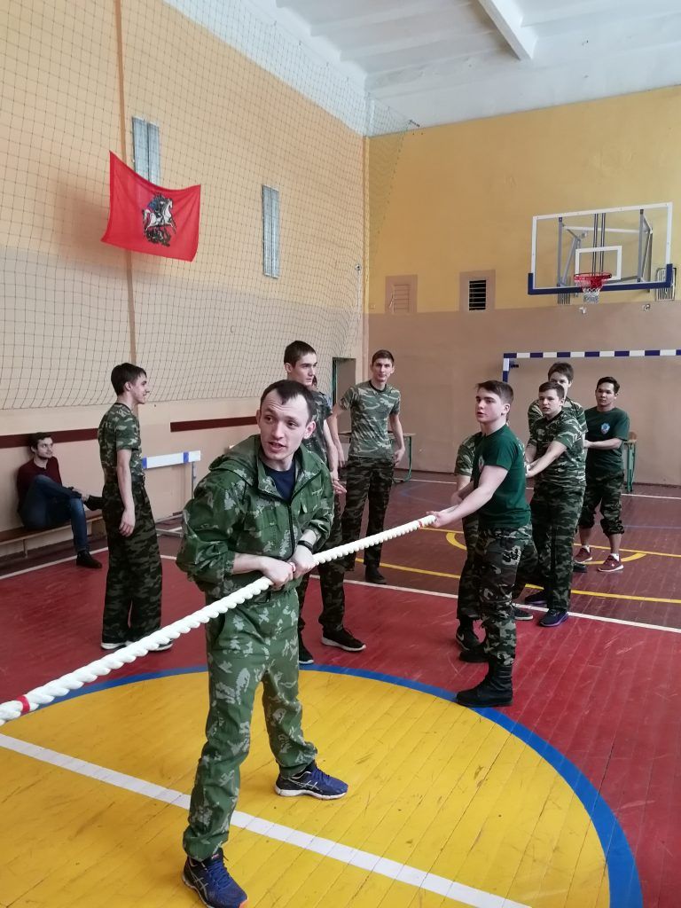 22 февраля 2018 года. Дмитрий Хлыбов на военно-спортивных соревнованиях «А ну-парни» в Колледже связи № 54. Фото из личного архива 22 февраля 2018 года. Дмитрий Хлыбов на военно-спортивных соревнованиях «А ну-парни» в Колледже связи № 54. Фото из личного архива