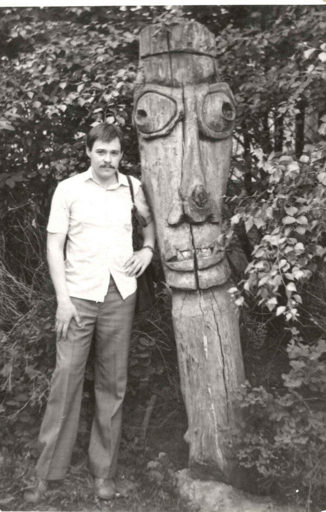 1979 год. Дмитрий Турусин во время прогулки по Москве нашел любопытный экспонат. Фото из личного архива 1979 год. Дмитрий Турусин во время прогулки по Москве нашел любопытный экспонат. Фото из личного архива