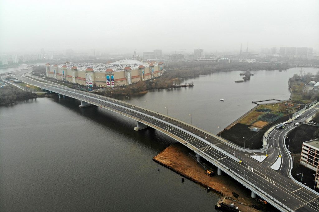 Движение транспорта запустили по мосту через Кожуховский затон. Фото: сайт Комплекса градостроительной политики и строительтсва