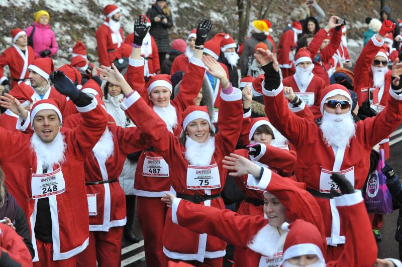 Парад Дедов Морозов пройдет на фестивале «Путешествие в Рождество» в Москве