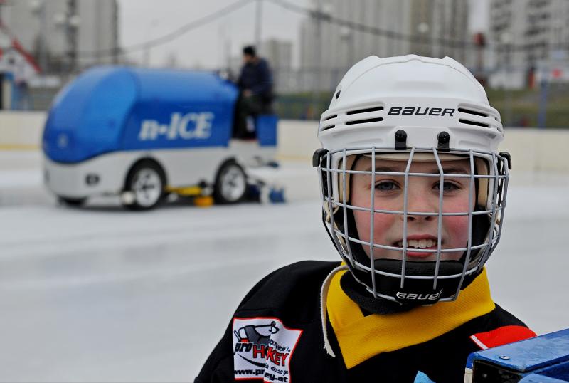 Занятия по хоккею организуют в шести парках Москвы