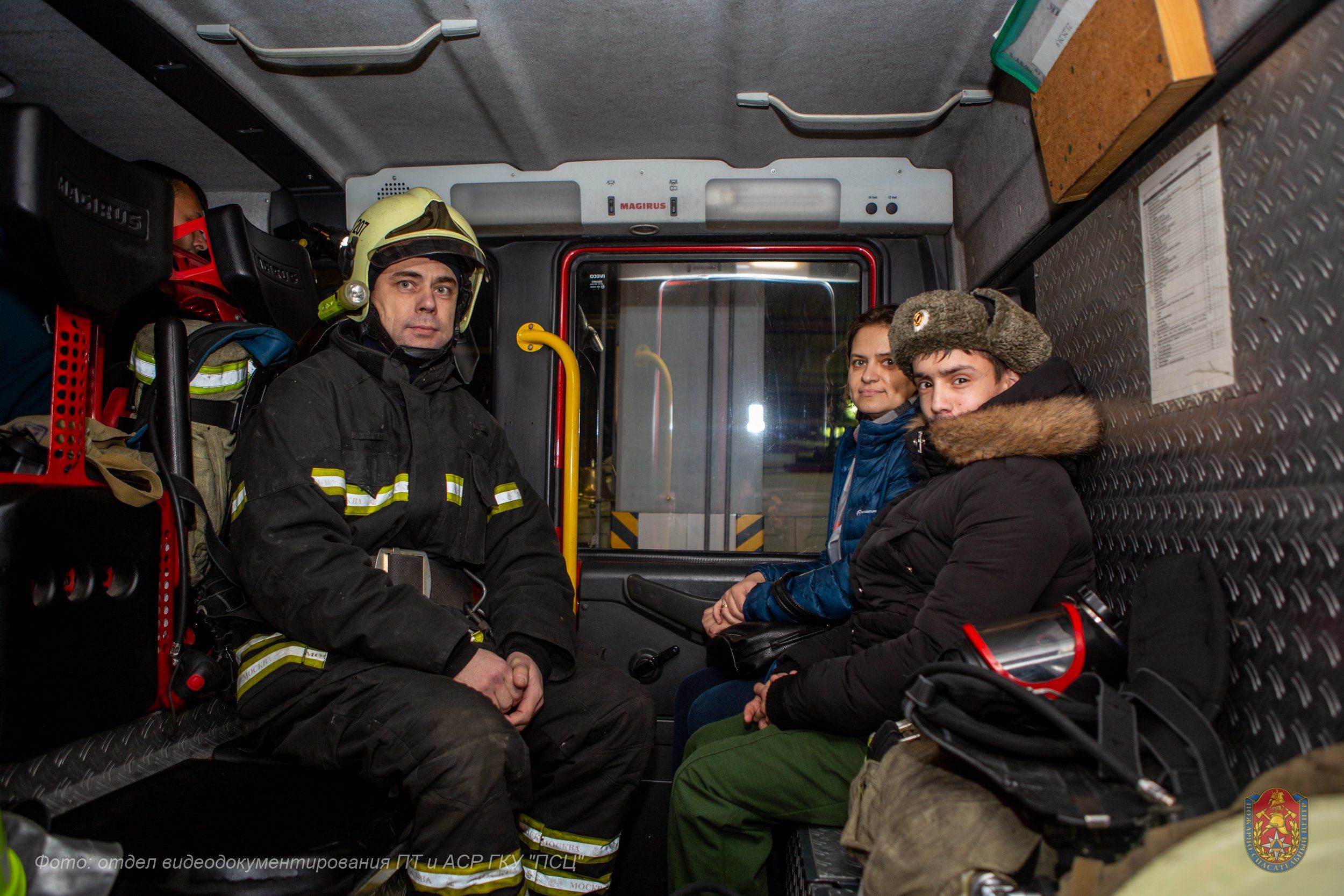 Московские пожарные исполняют детские мечты