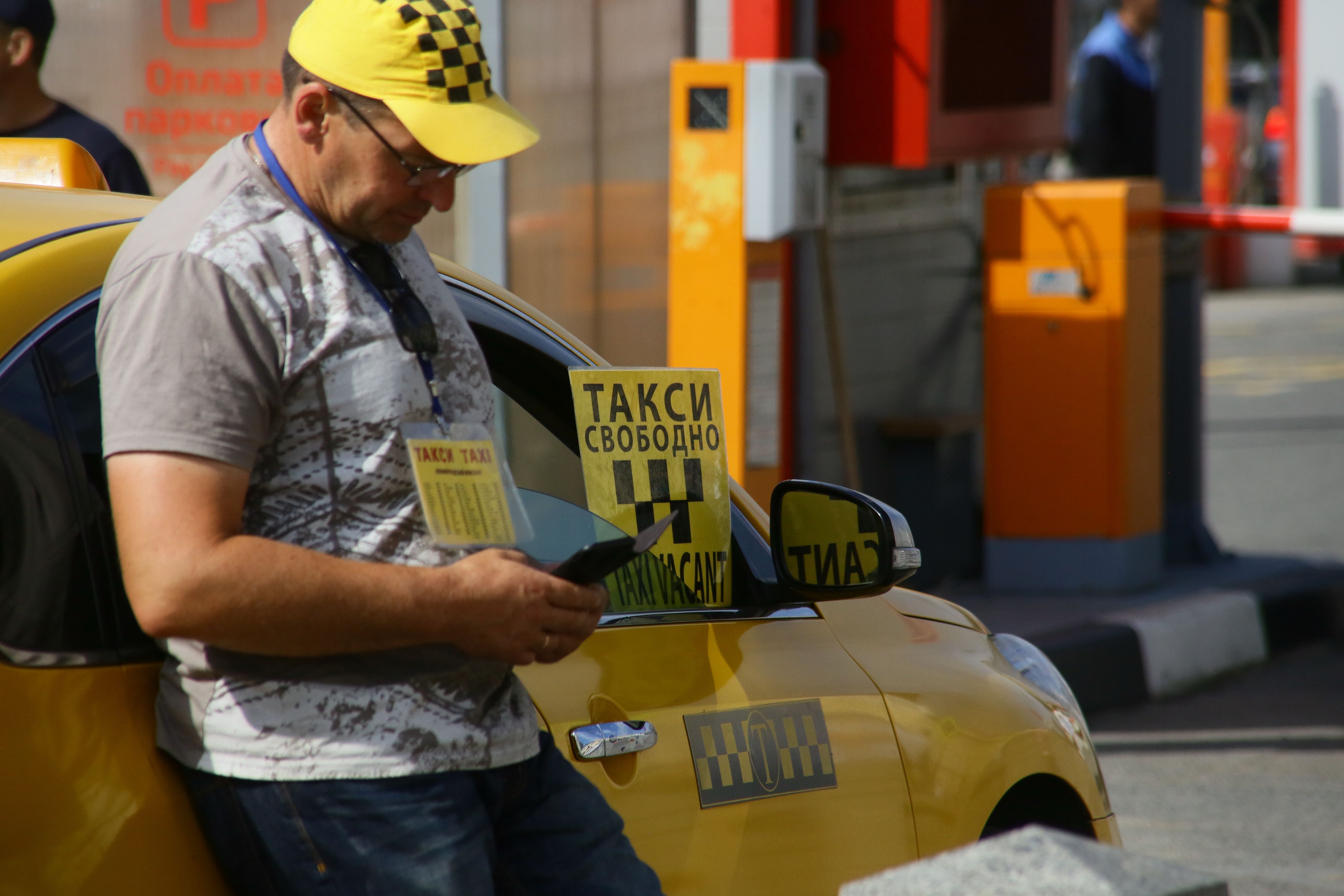Более пяти тысячи такси изъяли в Москве за 13 месяцев