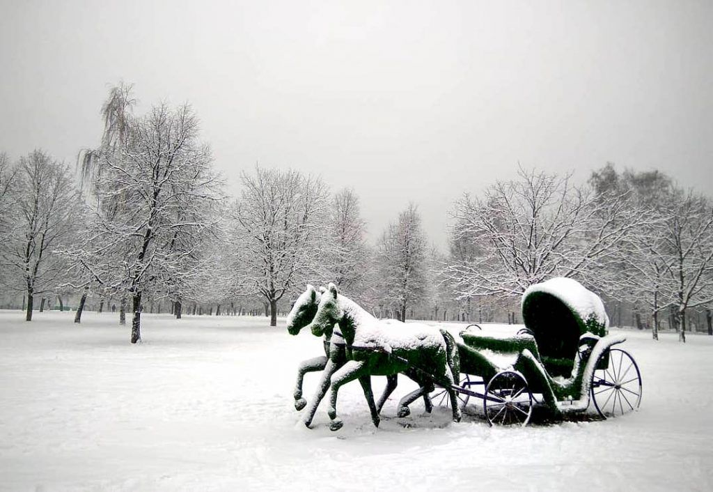 Два белых коня: зима пришла в музей-заповедник «Царицыно». Фото: @nadezhda_gon в Instagram
