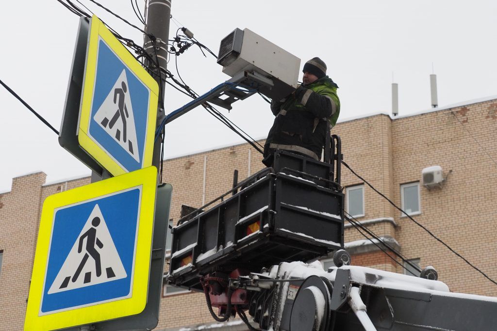 Новые камеры видеофиксации установили на нескольких улицах юга. Фото: Антон Гердо, «Вечерняя Москва»