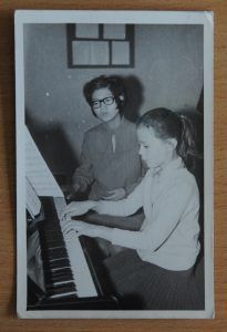 1975 год. Татьяна Ан (слева) со своей ученицей Мариной, Комсомольск на Амуре