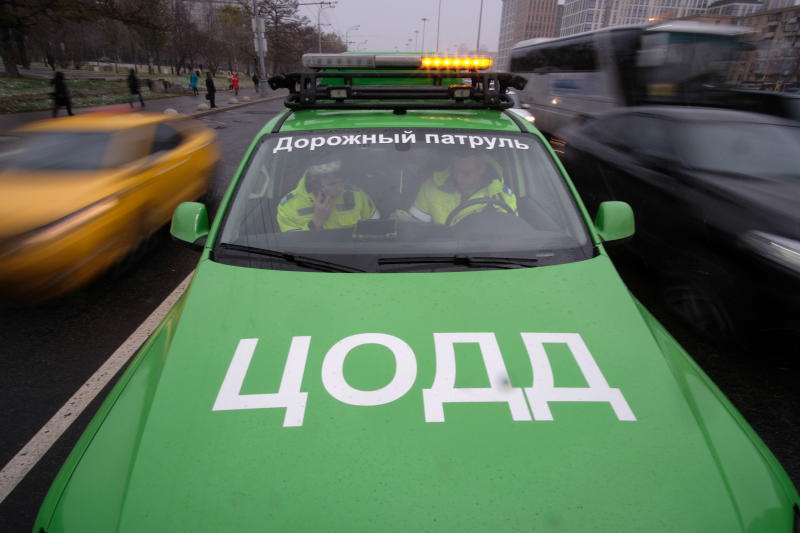 Московских водителей попросили соблюдать дистанцию из-за гололедицы