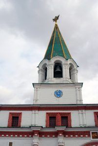 20 января 2020 года. Часы с Сухаревской башни сейчас украшают Передние ворота в «Коломенском. Фото: Shutterstock