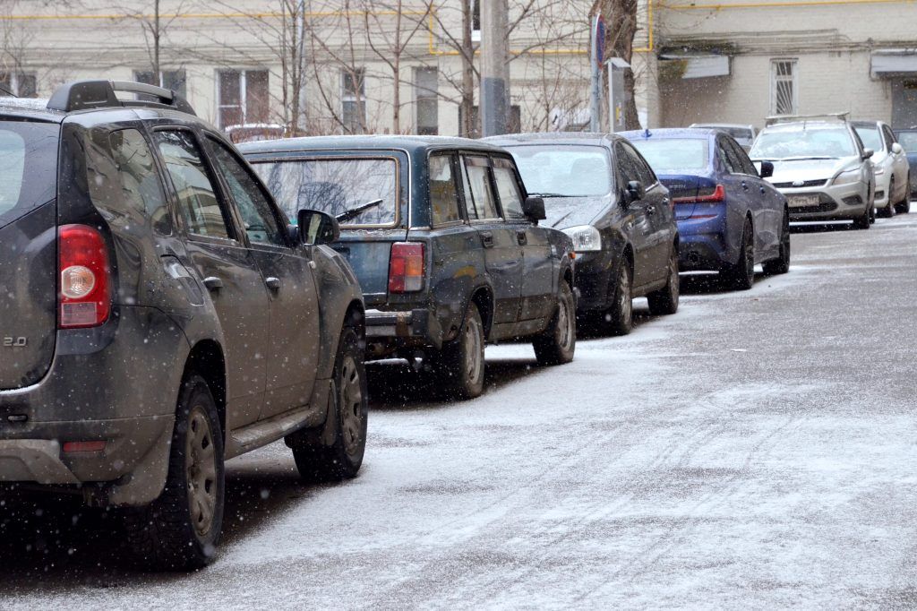 Более 12 тысяч заявок на резидентское парковочное разрешение подали горожане. Фото: Анна Быкова