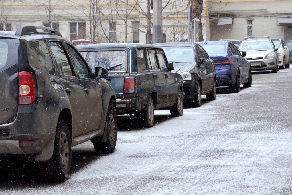 Более 12 тысяч заявок на резидентные парковочные разрешения подали столичные водители. Фото: Анна Быкова Более 12 тысяч заявок на резидентское парковочное разрешение подали горожане. Фото: Анна Быкова
