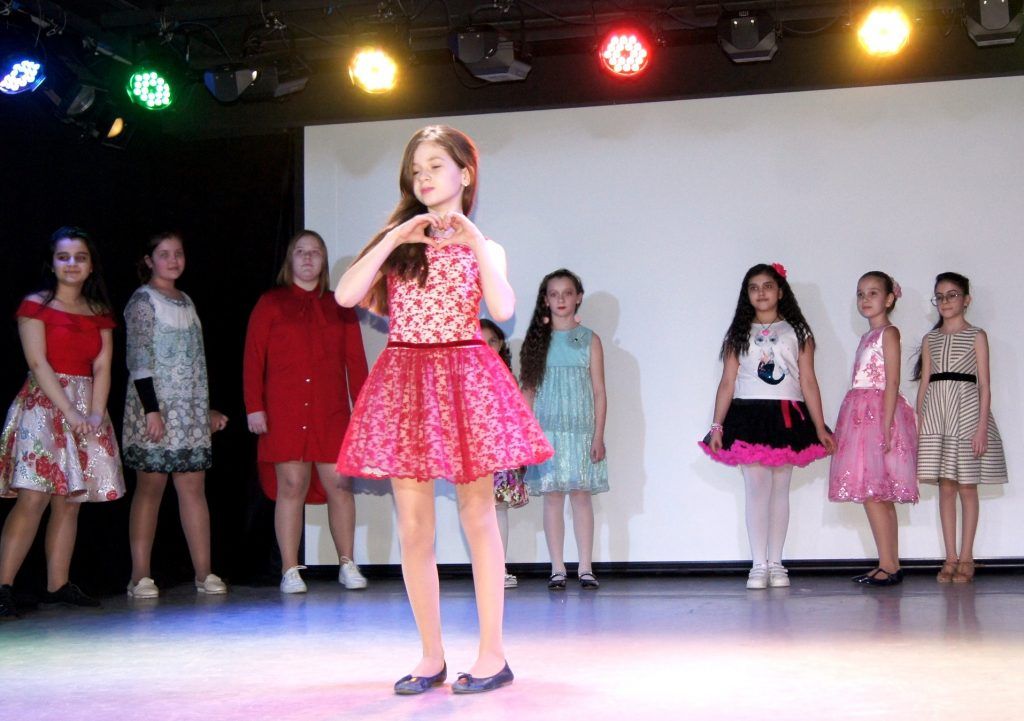 Конкурс красоты и талантов для юных дам состоится в «Дружбе». Фото: страница «Дружбы» во «ВКонтакте»