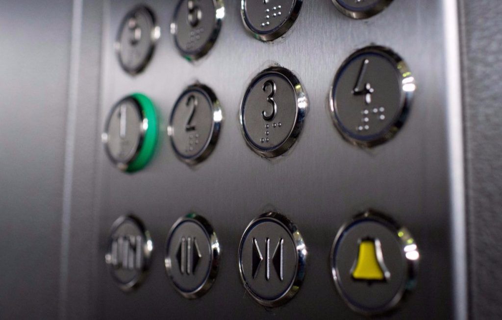 Лифты заменят примерно в 100 домах Южного округа в 2020 году. Фото: сайт мэра Москвы