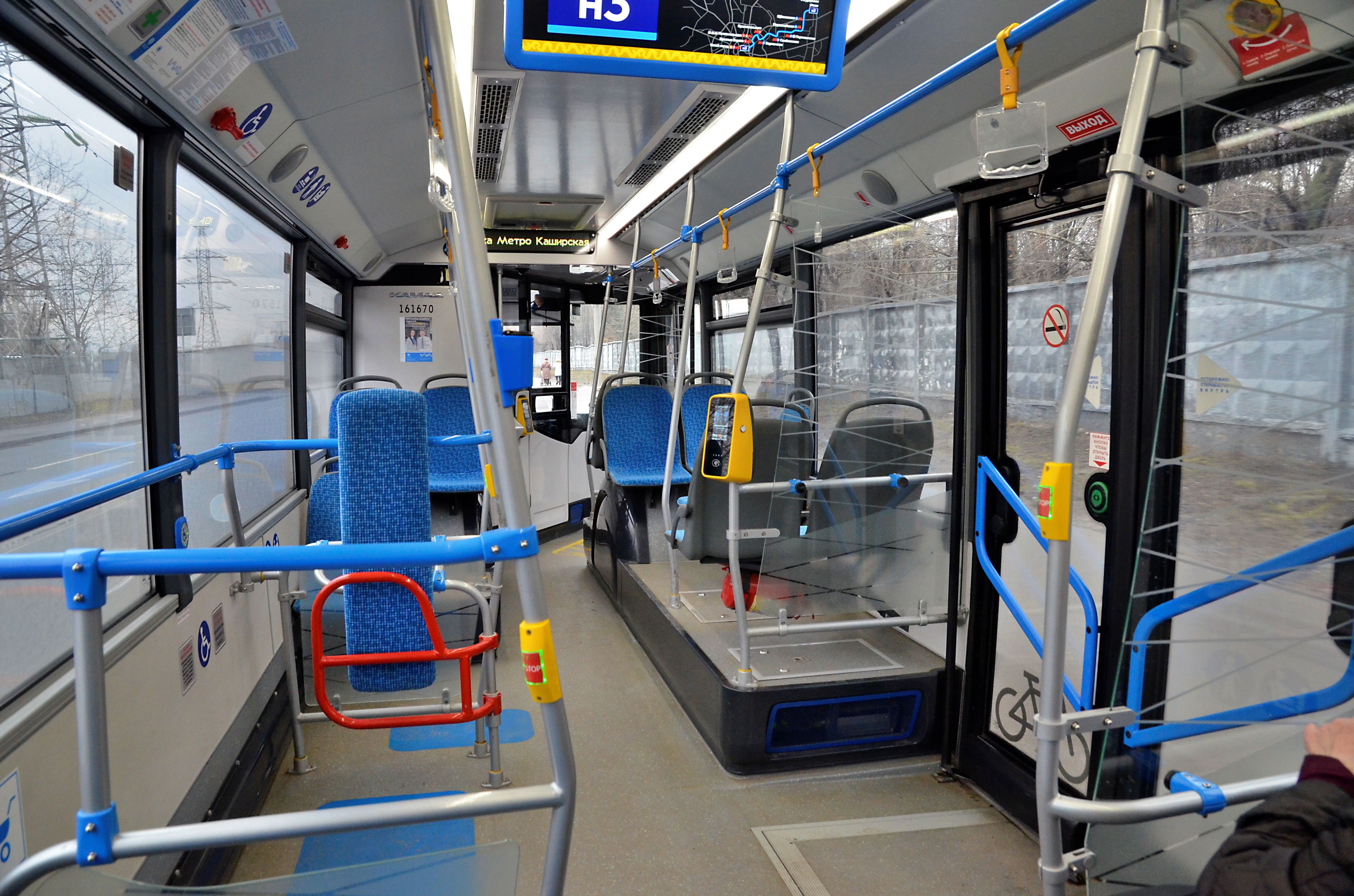 Автобусы и другие виды транспорта будут обслуживать пассажиров по-прежнему. Фото: Анна Быкова, "Вечерняя Москва"