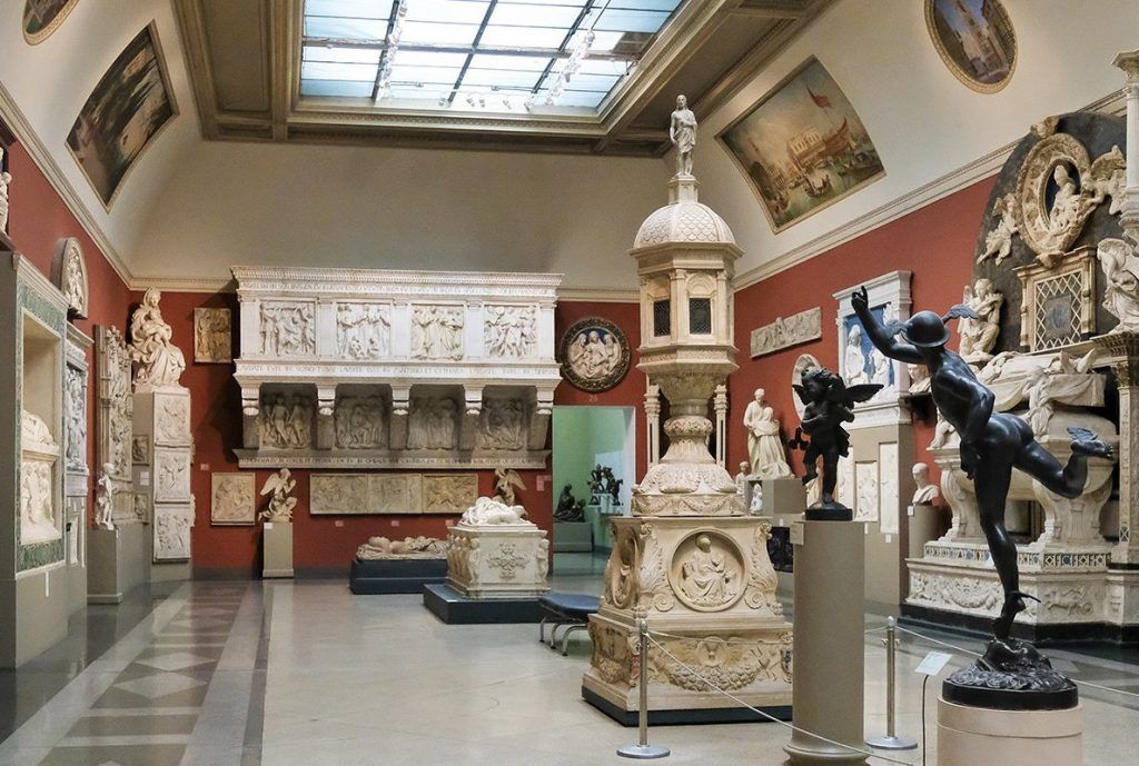 Выставки столичных музеев теперь можно посетить не выходя из дома. Фото: сайт мэра Москвы