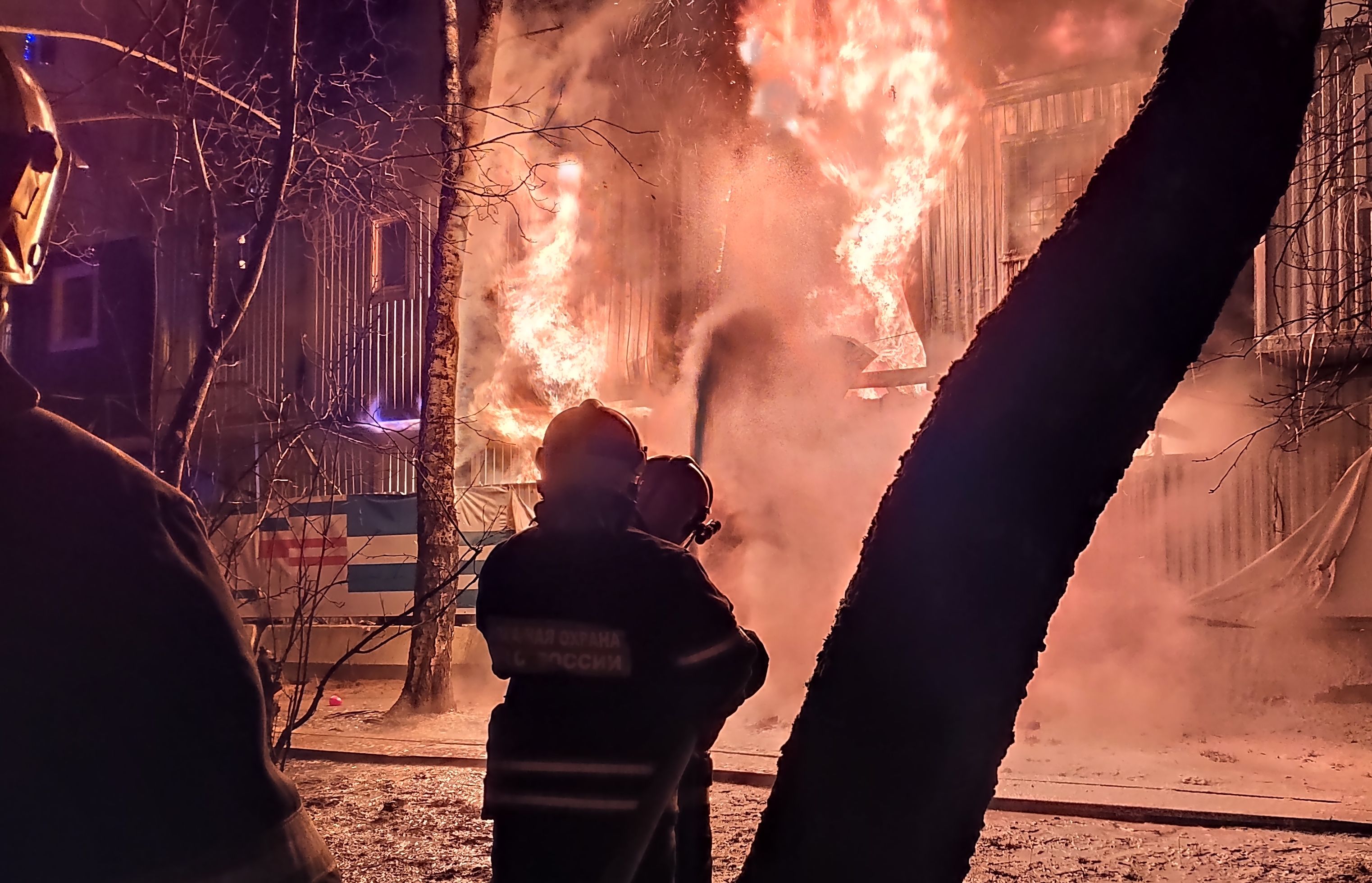 Возгорание строительных бытовок оперативно ликвидировано огнеборцами Южного округа