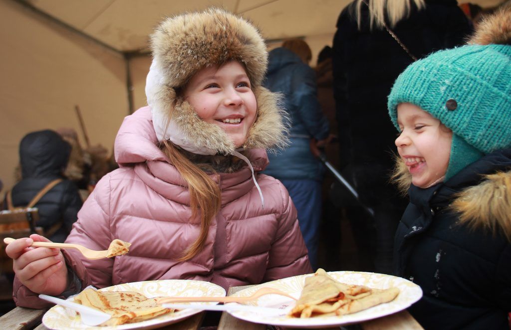Жителей Орехова-Борисова Южного пригласили проводить зиму играми и пирогами. Фото: Наталия Нечаева, «Вечерняя Москва»