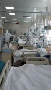 Кадр из видео. Переполненное отделение реанимации Филатовской больницы. Свободных коек нет